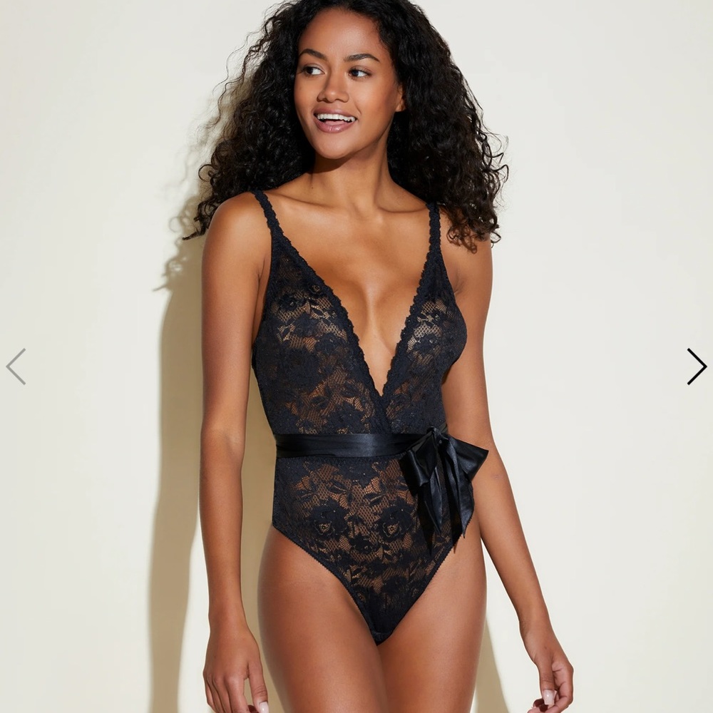NWT Cosabella Never Say Never beautiful floral pattern, innovative lace Teddy!